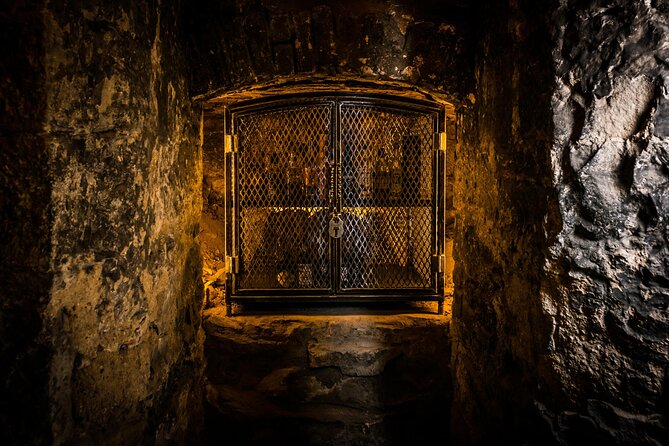 90min Underground Whisky Tasting in Edinburgh's Old Town - Four drams that explain Scotland by region