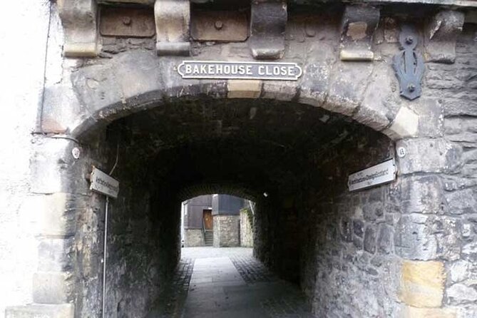 A History of Witchcraft in Edinburgh: A Self-Guided Audio Tour - Starting beside Holyrood Palace