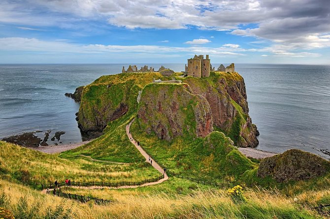 Aberdeenshire and Royal Deeside Private Half-day Castle Tour - Dunnottar Castle brings the drama