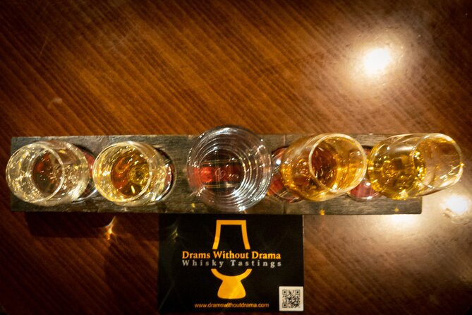 Afternoon Whisky Tasting in a Traditional Edinburgh Bar - Four single malts, not four random shots