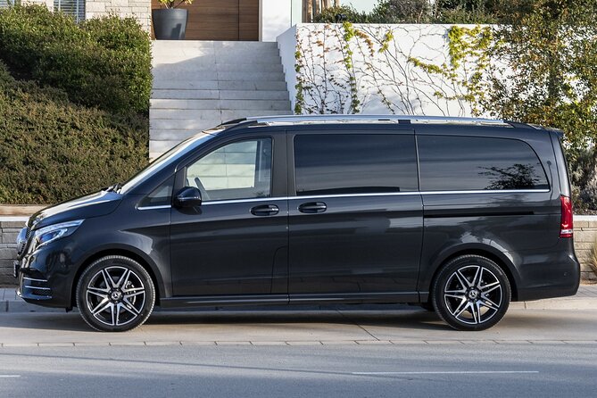Arrival Transfer: Airport EDI to Edinburgh by Luxury Van - A roughly 30-minute ride into Edinburgh