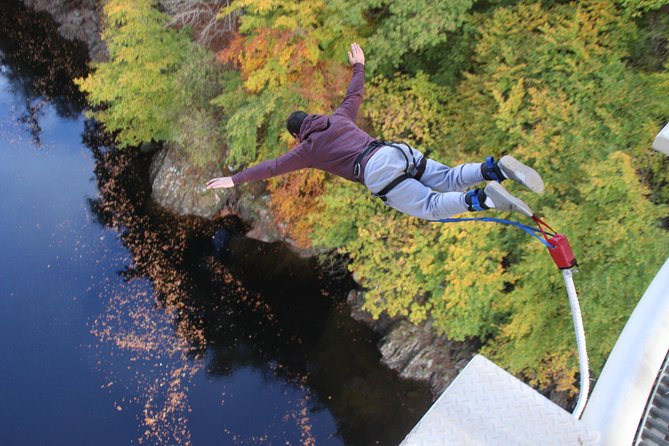 Bungee jump from 40 meters in the stunning valley of Killiecrankie, Scotland - A friendly crew helps when the nerves arrive