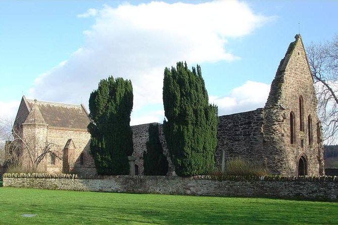 Clan Tour - OUTLANDER series and Loch Ness - Clava Cairns and the real stones behind Outlander