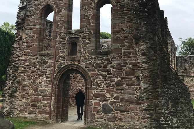 Culloden Battlefield, Clava Cairns and Loch Ness, Urquhart Castle - Why a private guide changes the experience
