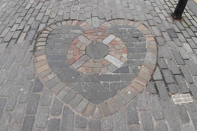 Curious Tales of the Royal Mile - Private Walking Tour - Castlehill begins with escapes and water troubles