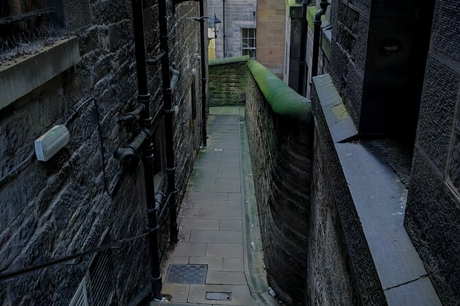 Dark History and Ghost Tour of Edinburgh - Victoria Street, Diagon Alley, and a very different wizard