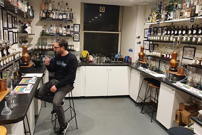 Distill a bottle of Gin on mini copper stills - Why the guides matter