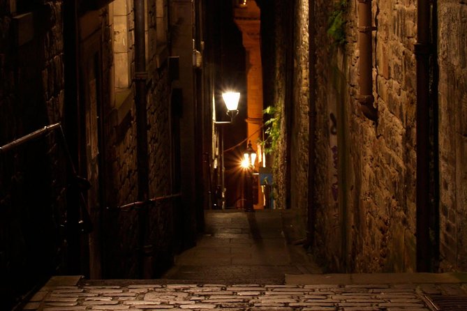 Edinburgh 2 Hour Nighttime Ghost Tour Italian Tour Guide - Who Will Enjoy This Italian Ghost Tour?