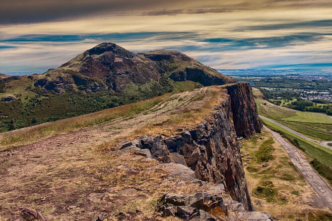 Edinburgh: Arthur's Seat Hike with Local Guide - The climb through 650 acres of Holyrood Park