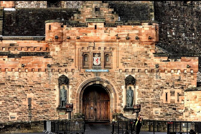 Edinburgh Castle Guided Tour - Tickets Included - Entering Edinburgh Castle with admission included