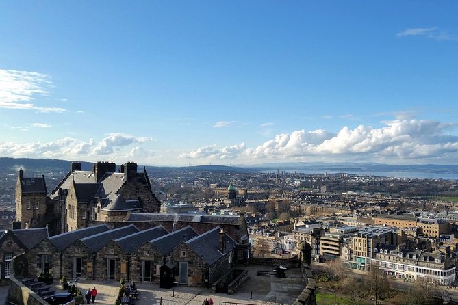 Edinburgh Castle Guided Walking Tour in English - Starting on the Royal Mile, not at the castle