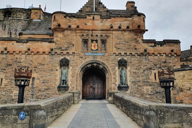 Edinburgh Castle Highlights Tour with Tickets, Map, and Guide - Prisoners, residents, and everyday life at Hawkhill