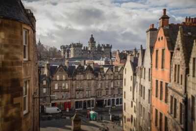 Edinburgh Castle & Royal Mile Walking Tour – Ticket Included