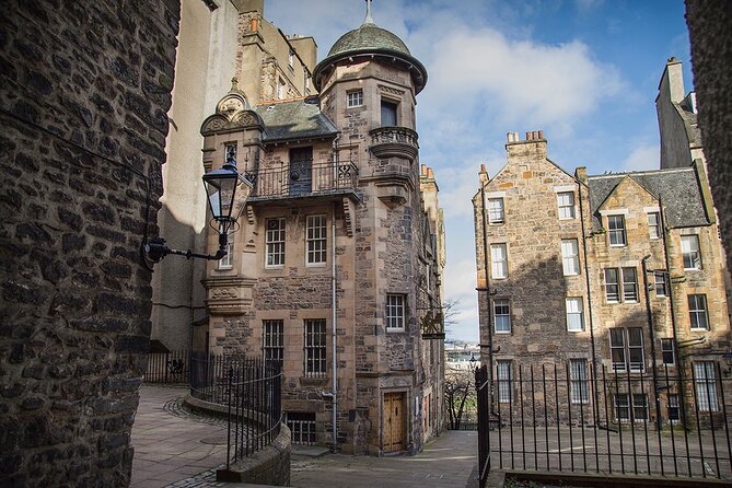 Edinburgh Castle & Royal Mile Walking Tour - Ticket Included - Entering Edinburgh Castle with your ticket included