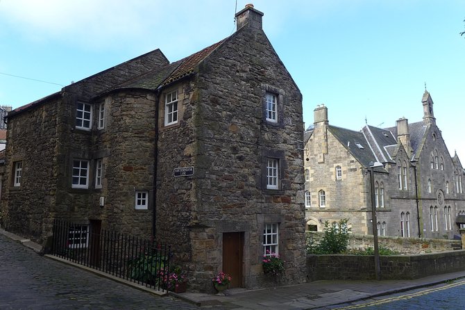 Edinburgh: Dean Village Circus Lane Walking Tour with a Local - Why this walk gives you a different Edinburgh