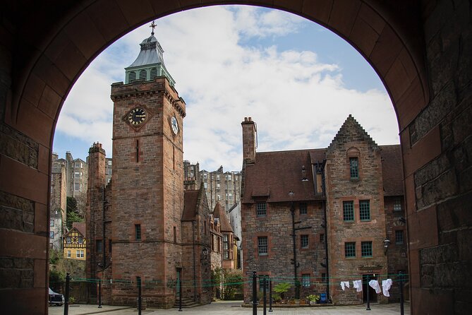 Edinburgh: Dean Village & New Town Walking Tour - Melville Monument and the difficult side of prosperity