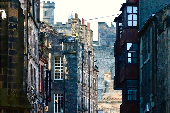 Edinburgh Food Tour with Scotch, Haggis, a Secret Dish & More - The guides shape the day