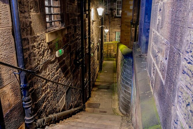 Edinburgh Ghost Tour: Mysteries, Legends and Murders - Old Calton Cemetery brings the stories into focus