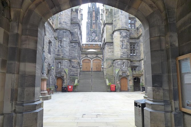 Edinburgh: History Lovers Old Town Walking Tour - What the two-hour pace feels like