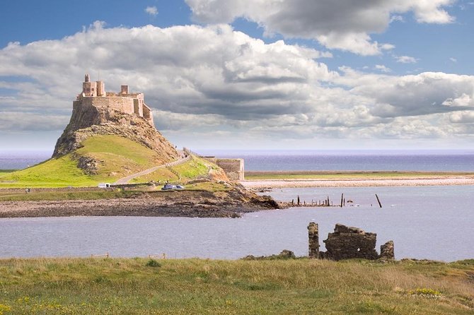 Edinburgh: Holy Island, Alnwick Castle & Kingdom of Northumbria - A two-country day from Edinburgh