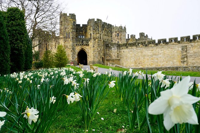 Edinburgh: Holy Island, Alnwick Castle & Kingdom of Northumbria - Flodden Battlefield and the border story