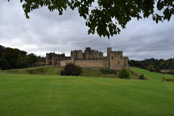 Edinburgh: Holy Island, Alnwick Castle & Kingdom of Northumbria - The driver-guide can make or break the ride