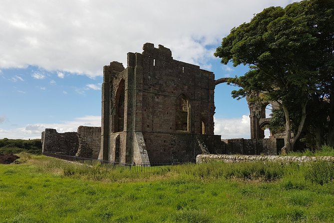 Edinburgh: Holy Island, Alnwick Castle & Kingdom of Northumbria - Booking details worth knowing