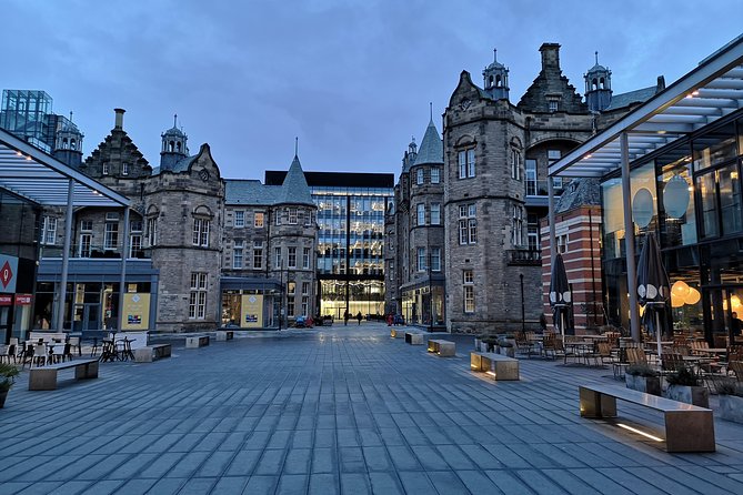 Edinburgh Night Tour with a Local Guide: Private & 100% Personalized - The first drink: old pub or modern bar