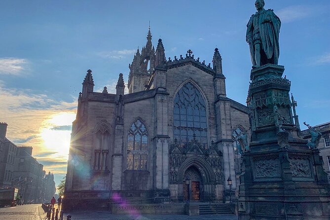 Edinburgh Old Town: Historical Guided Walking Tour - Starting on Edinburgh’s historic High Street