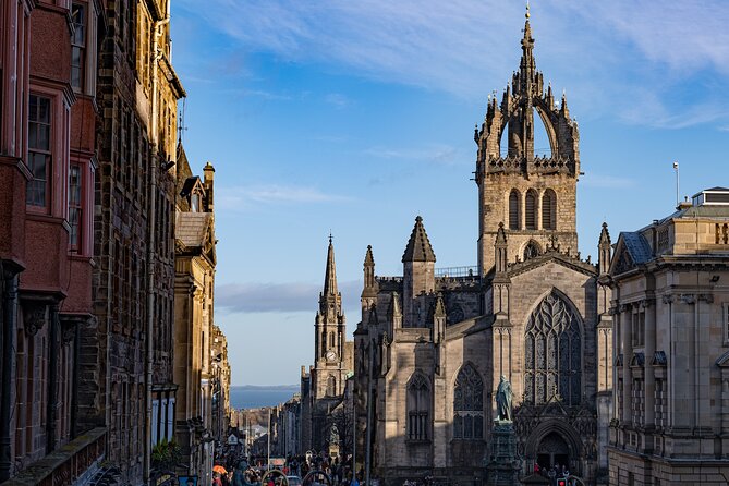 Edinburgh Old Town: Historical Guided Walking Tour - From medieval Edinburgh to the modern city