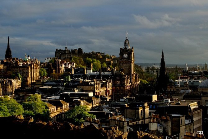 Edinburgh - Old Town Stories - Meeting at West Parliament Square