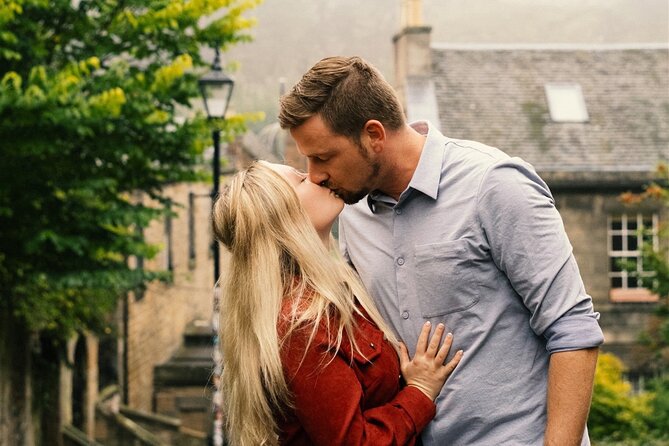 Edinburgh Photoshoot for Couples, Families & Solo Travellers - Old Town and the Vennel viewpoint