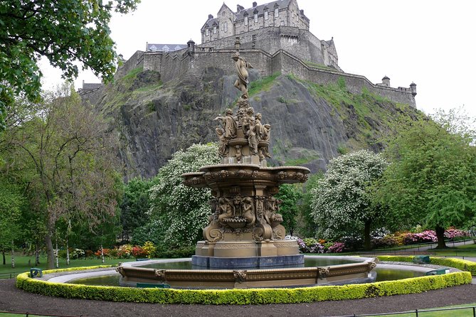 Edinburgh Private Tour with a Local - Highlights & Hidden Gems - Starting in New Town’s broad Georgian streets
