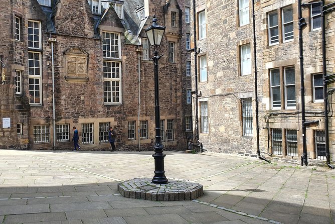Edinburgh Private Walking Tour - Deacon Brodie’s double life