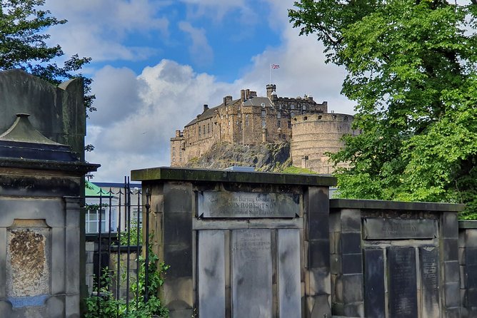 Edinburgh Private Walking Tour - Pace, hills, and practical comfort