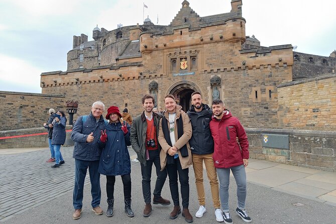 Edinburgh Private Walking Tour in Spanish - Greyfriars, Bobby, and stories beneath the stones