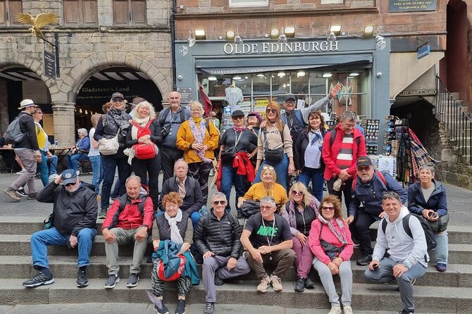 Edinburgh Private Walking Tour in Spanish - Victoria Street, Writers’ Square, and better photographs