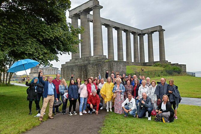 Edinburgh Private Walking Tour in Spanish - New College and the view toward New Town
