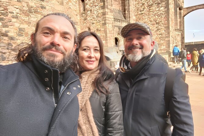 Edinburgh Private Walking Tour in Spanish - Edinburgh Castle, with admission handled separately