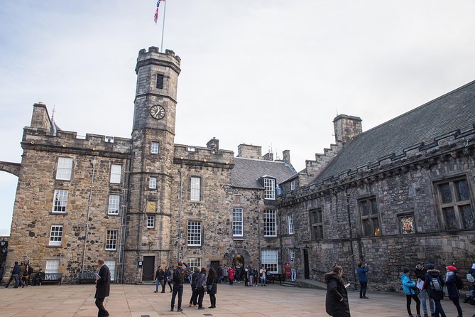 Edinburgh Skip-the-Ticket-Line Castle Walking Tour - Walking up from the Royal Mile