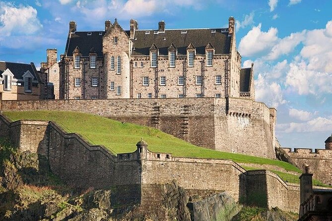 Edinburgh Skip-the-Ticket-Line Castle Walking Tour - The Crown Jewels and the Stone of Destiny