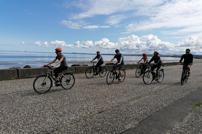 Edinburgh Sky to Sea Bike or E-Bike Tour with Transfer by TBC - The final stretch through the Georgian New Town