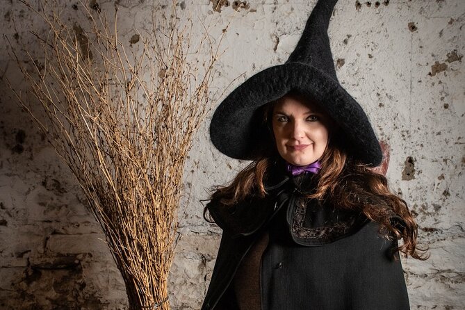 Edinburgh: Witches & Haunted History Walking Tour - Upper Bow and a shocking warlock story