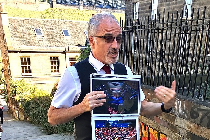 Essential Walking Tour of Edinburgh's Old Town - The Museum of Edinburgh adds objects to the story