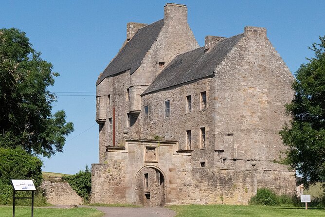 Five Outlander locations , Outlander film locations tour - Doune Castle, the setting for Castle Leoch