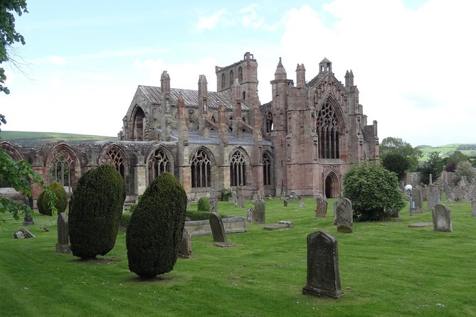From Edinburgh: 1-day Outlander Tour - attractions included - A route that mixes Scotland with northern England