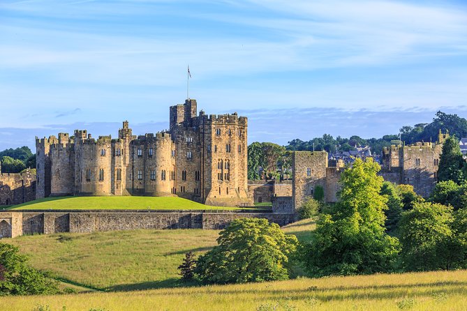 From Edinburgh: 1-day Outlander Tour - attractions included - Midhope Castle, the emotional stop for Lallybroch fans