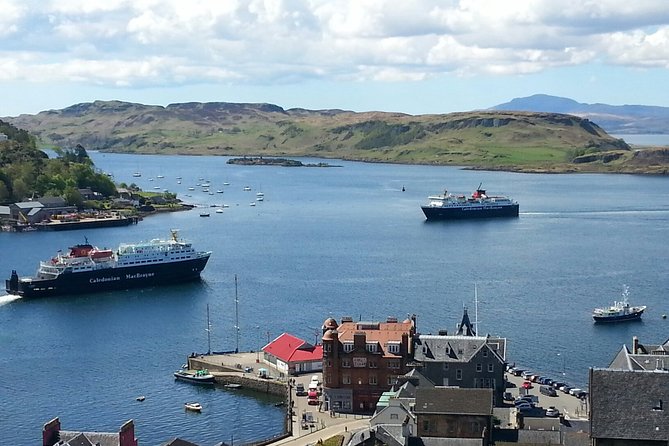 Full-Day Oban Castles and Glencoe Guided Tour from Glasgow - Castle Stalker and the road toward Glencoe
