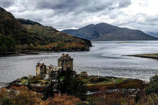 Glasgow: Eilean Donan, Loch Ness & Glenfinnan - 2 Day Tour - Loch Lomond and the village of Luss
