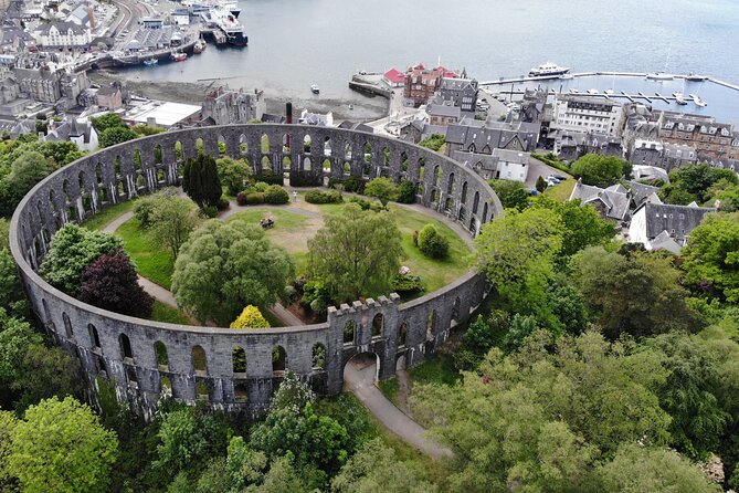 Glasgow: Glencoe & Oban Privately Guided Day Tour in Luxury MPV - Inveraray and the planned town on Loch Fyne
